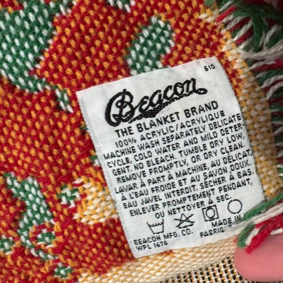 Beacon 100% Acrylic Knit Fringe Throw Blanket Santa Claus Christmas Presents - Picture 8 of 8